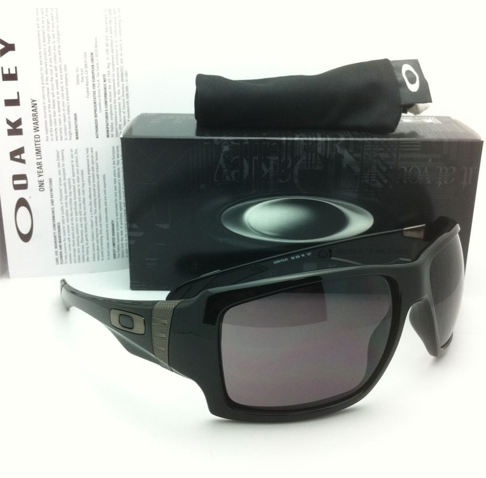 oakley sunglasses in Sunglasses