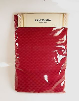 NIP CORDOBA BURGUNDY/WINE/RED 70 ROUND TEXTURED WEAVE TABLECLOTH POLY