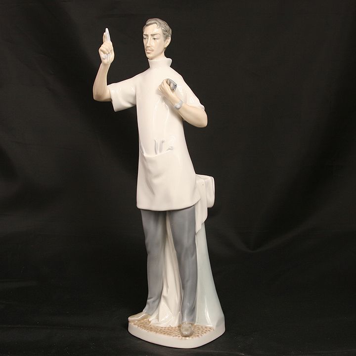 RETIRED LLADRO #4762.3 Dentist