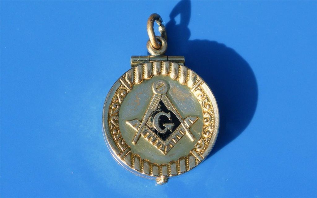 RARE ANTIQUE ENAMEL GOLD GILT MASONIC OPENING PICTURE LOCKET PENDANT