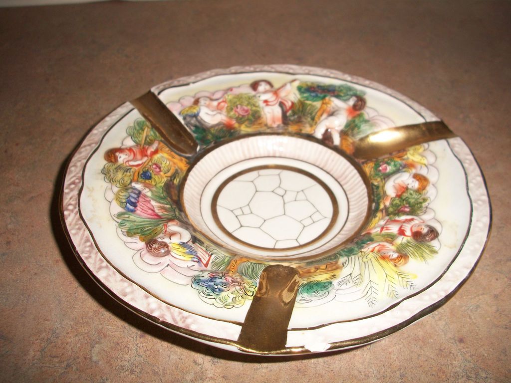 Vintage Capodimonte Cherub Children White Gold Ashtray