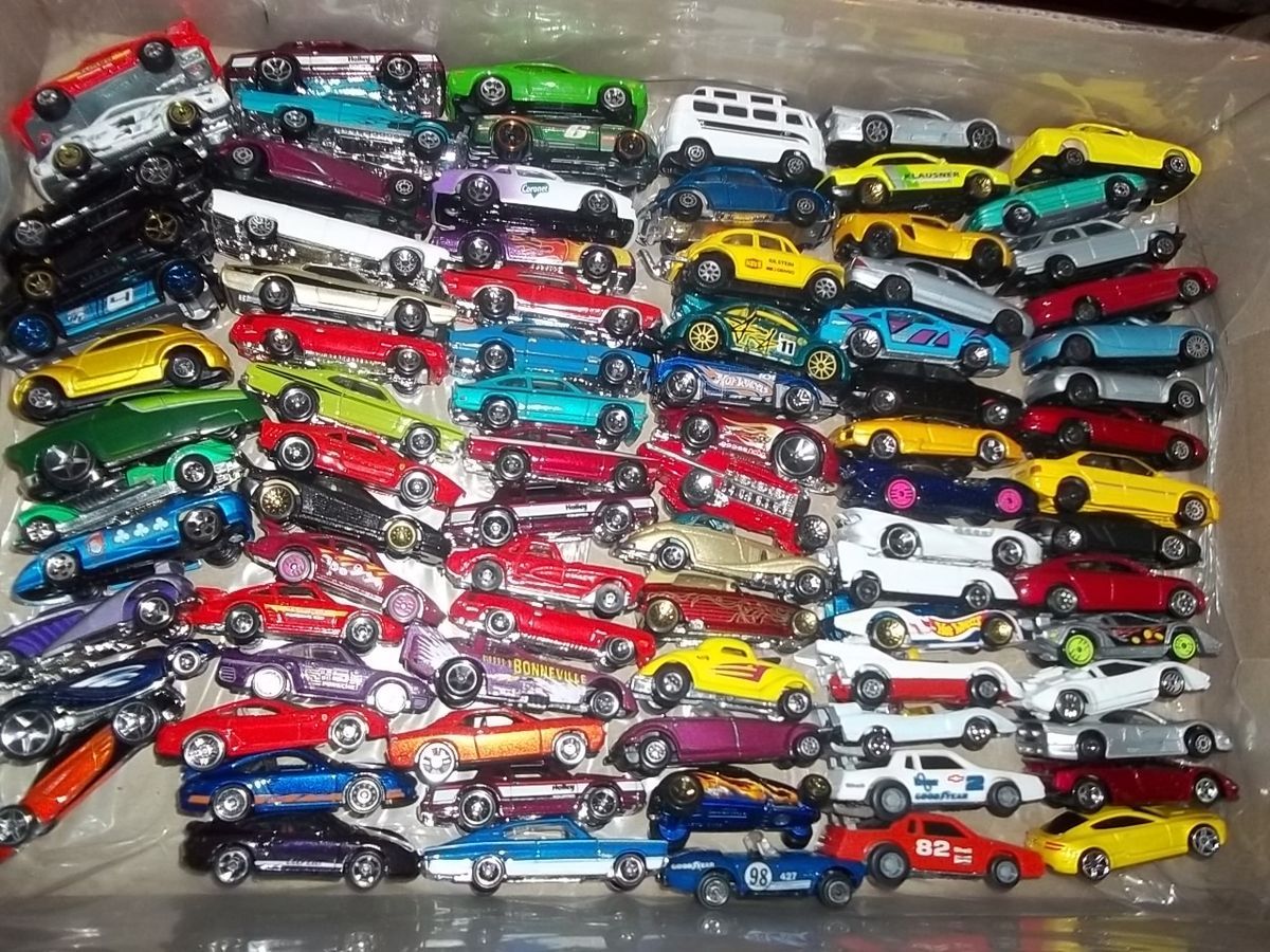 64 Hot Wheels Misc Car Lot 85 Pcs