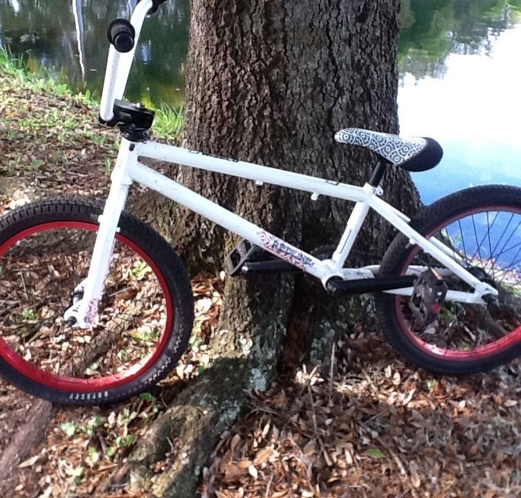  Freestyle Bicycle Trick Bike White Red Rims Great Condition REDUCED